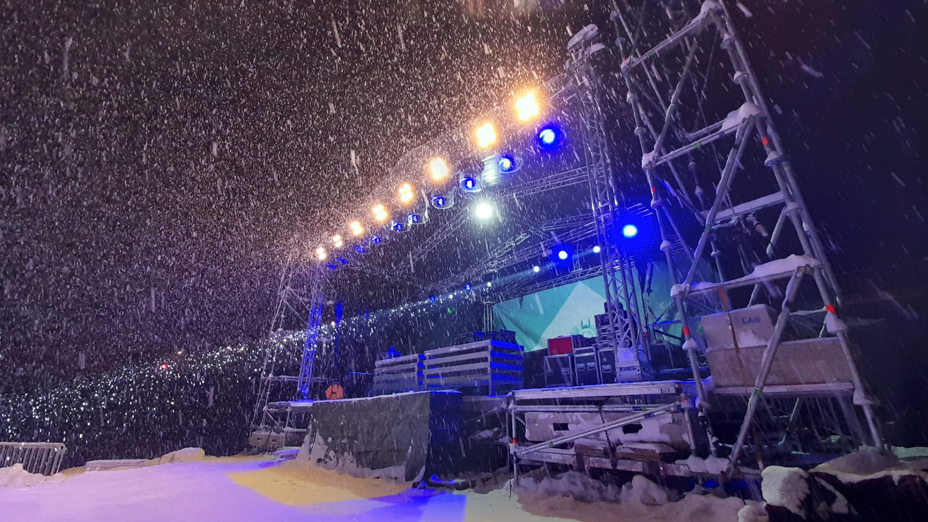 Bühne im Schnee